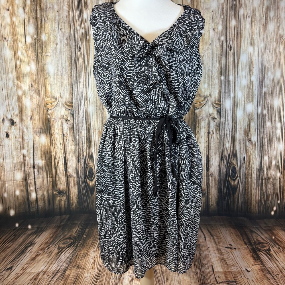 AB Studio Dress Women’s Size XL Ruffle V Neck Fit & Flare Black & White